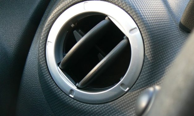 Sissende auto ventilatie