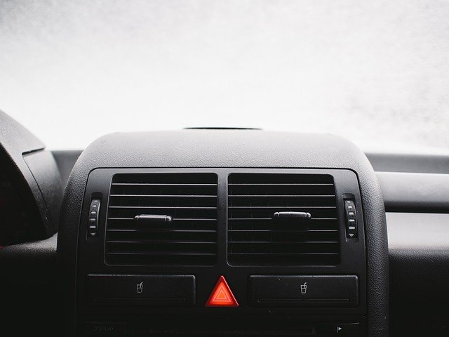 de verwarming van mijn auto maakt een sissend geluid